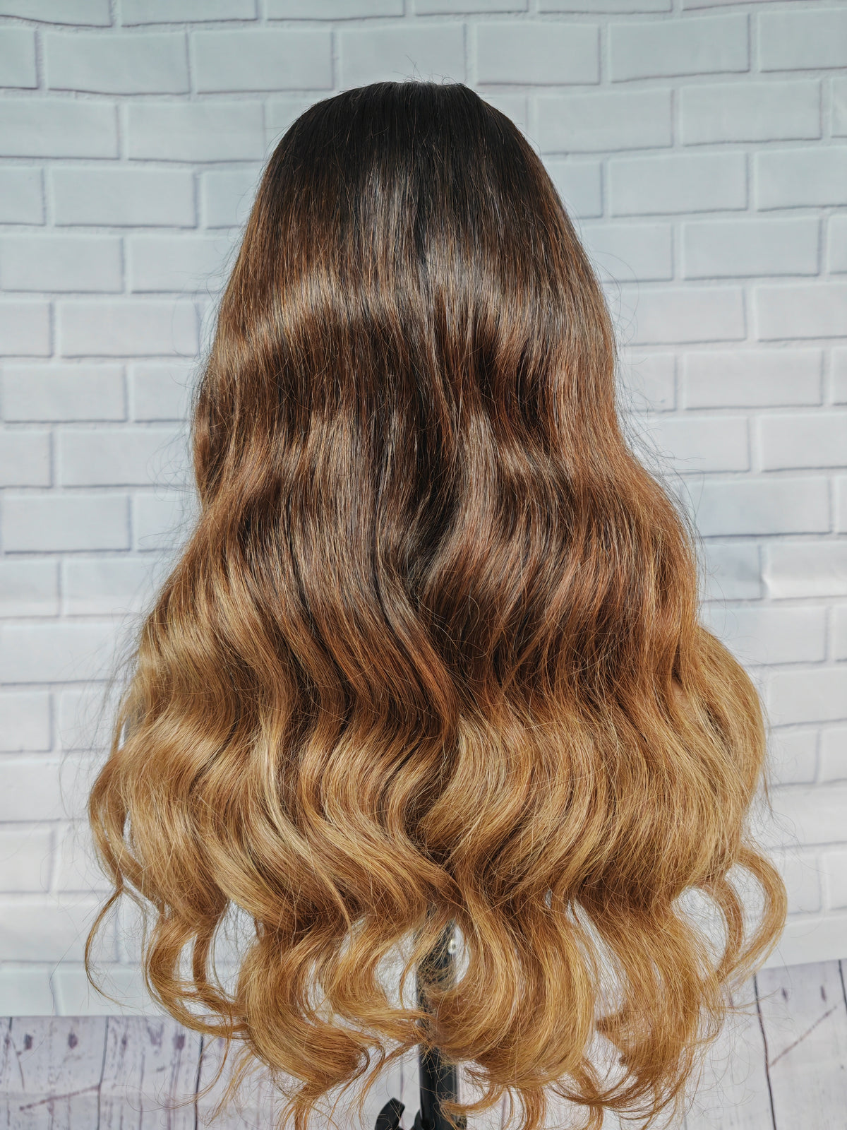 Pre-curled Pre-Lux Natural Hairline 13x6 Lace Highlight/ black Body Wave Wavy Wig